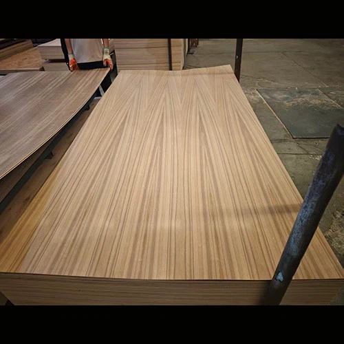 Panel Veneer Kayu Ek